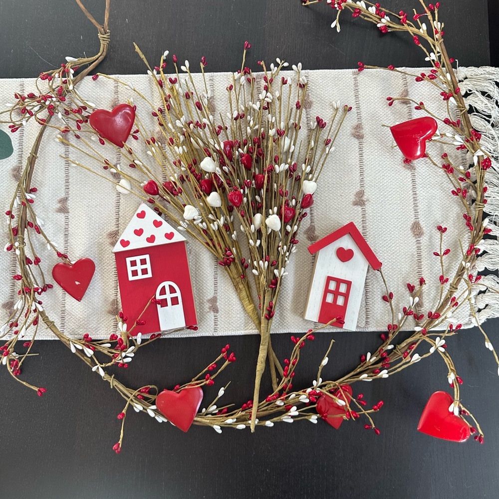Valentine Decor Bundle - Garland, 3 stems, 2 block houses